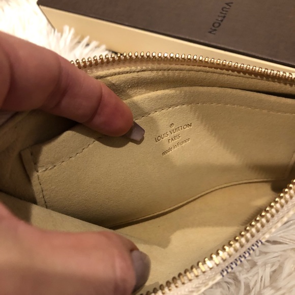 Louis Vuitton Milla Azur - Picture 4 of 8